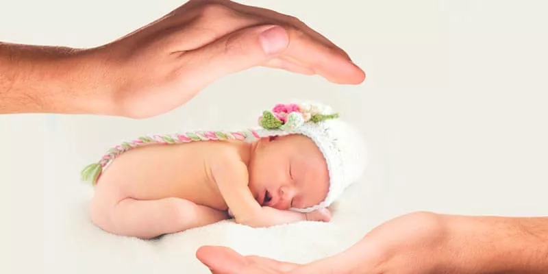 Cuidando a tu bebe con las manos