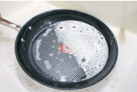 lavando-sarten-antiadherente